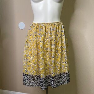 Max Studio Yellow and Black Floral A-Line full Summer twirl boho Skirt M
